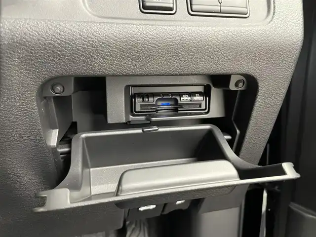 日産 セレナ e－パワー ハイウェイスター V 大分県 2018(平30)年 5.1万km ダイヤモンドブラック 純正9インチナビ/（AM/FM/CD/DVD/Bluetooth/フルセグ)/アラウンドビューモニター/フリップダウンモニター/プロパイロット/衝突被害軽減ブレーキ/レーダークルーズコントロール/レーンキープアシスト/前後コーナーセンサー/オートハイビーム/前方ドライブレコーダー/両側パワースライドドア/レザーシート/前席シートヒーター/ステアリングヒーター/ビルトインETC/ステアリングリモコン/オートライト/LEDヘッドライト/フォグランプ/オートブレーキホールド/純正15インチアルミ/プッシュスタート