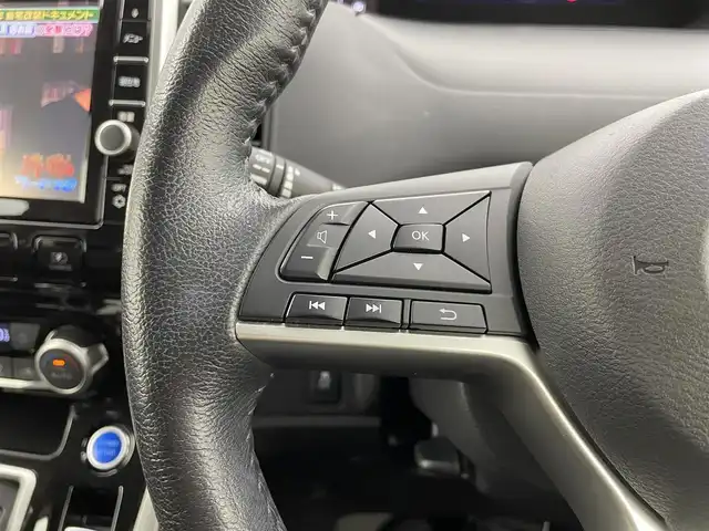 日産 セレナ e－パワー ハイウェイスター V 大分県 2018(平30)年 5.1万km ダイヤモンドブラック 純正9インチナビ/（AM/FM/CD/DVD/Bluetooth/フルセグ)/アラウンドビューモニター/フリップダウンモニター/プロパイロット/衝突被害軽減ブレーキ/レーダークルーズコントロール/レーンキープアシスト/前後コーナーセンサー/オートハイビーム/前方ドライブレコーダー/両側パワースライドドア/レザーシート/前席シートヒーター/ステアリングヒーター/ビルトインETC/ステアリングリモコン/オートライト/LEDヘッドライト/フォグランプ/オートブレーキホールド/純正15インチアルミ/プッシュスタート