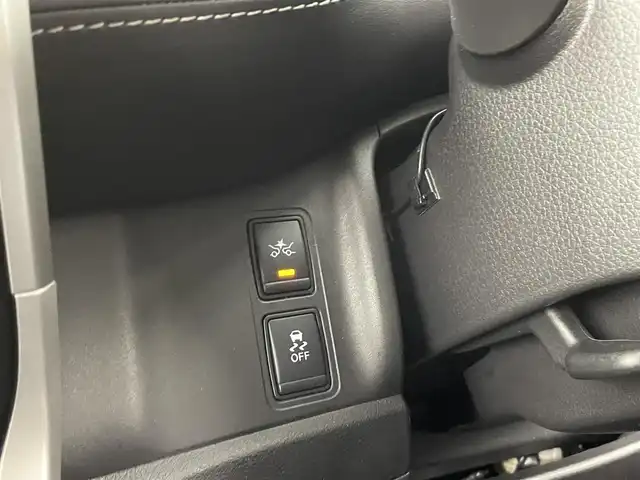 日産 セレナ e－パワー ハイウェイスター V 大分県 2018(平30)年 5.1万km ダイヤモンドブラック 純正9インチナビ/（AM/FM/CD/DVD/Bluetooth/フルセグ)/アラウンドビューモニター/フリップダウンモニター/プロパイロット/衝突被害軽減ブレーキ/レーダークルーズコントロール/レーンキープアシスト/前後コーナーセンサー/オートハイビーム/前方ドライブレコーダー/両側パワースライドドア/レザーシート/前席シートヒーター/ステアリングヒーター/ビルトインETC/ステアリングリモコン/オートライト/LEDヘッドライト/フォグランプ/オートブレーキホールド/純正15インチアルミ/プッシュスタート