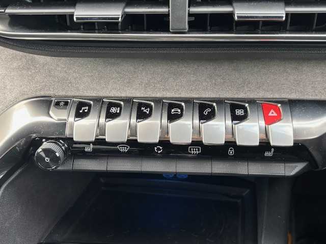 プジョー ３００８ GT ブルー HDi 宮城県 2019(令1)年 4.4万km グレーⅡ 登録時走行距離43960km/純正ＳＤナビ/Ｂｌｕｅｔｏｏｔｈ／ＡＭ／ＦＭ/追従クルーズコントロール/クロームドアミラー/GTエンブレム/ＥＴＣ・2.0/バックカメラ/ドライブレコーダー/ルーフレール/パノラミックガラスルーフ/シートマッサージ/パフュームディフューザー/プッシュスタート/オートエアコン/シートヒータ/冬タイヤ付き２３年式(215/65R/17)/純正アルミホイール/フルエアロ/コーナーセンサー