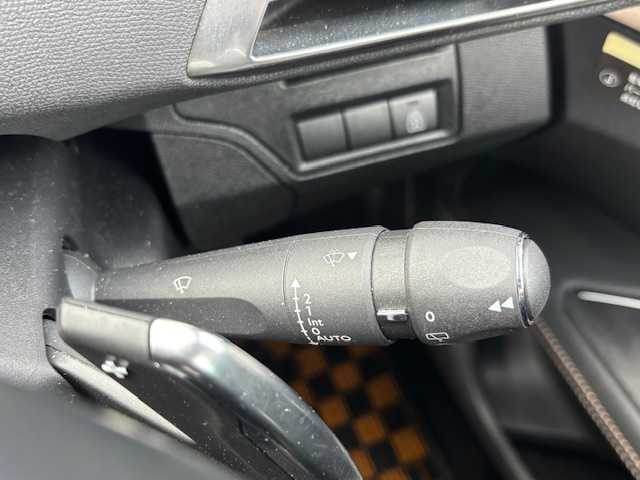 プジョー ３００８ GT ブルー HDi 宮城県 2019(令1)年 4.4万km グレーⅡ 登録時走行距離43960km/純正ＳＤナビ/Ｂｌｕｅｔｏｏｔｈ／ＡＭ／ＦＭ/追従クルーズコントロール/クロームドアミラー/GTエンブレム/ＥＴＣ・2.0/バックカメラ/ドライブレコーダー/ルーフレール/パノラミックガラスルーフ/シートマッサージ/パフュームディフューザー/プッシュスタート/オートエアコン/シートヒータ/冬タイヤ付き２３年式(215/65R/17)/純正アルミホイール/フルエアロ/コーナーセンサー