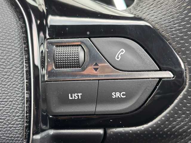 プジョー ３００８ GT ブルー HDi 宮城県 2019(令1)年 4.4万km グレーⅡ 登録時走行距離43960km/純正ＳＤナビ/Ｂｌｕｅｔｏｏｔｈ／ＡＭ／ＦＭ/追従クルーズコントロール/クロームドアミラー/GTエンブレム/ＥＴＣ・2.0/バックカメラ/ドライブレコーダー/ルーフレール/パノラミックガラスルーフ/シートマッサージ/パフュームディフューザー/プッシュスタート/オートエアコン/シートヒータ/冬タイヤ付き２３年式(215/65R/17)/純正アルミホイール/フルエアロ/コーナーセンサー