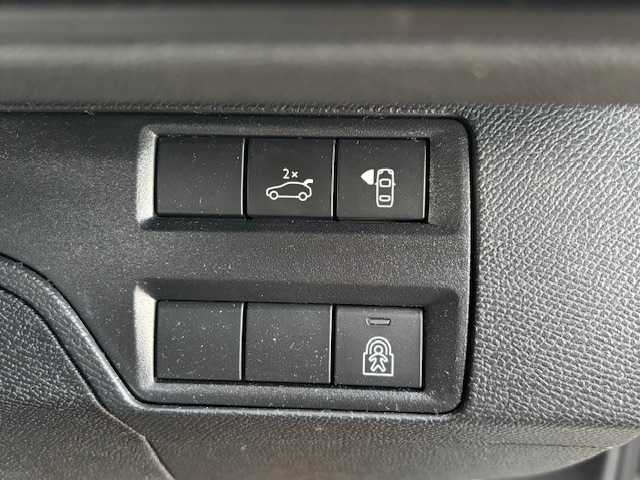 プジョー ３００８ GT ブルー HDi 宮城県 2019(令1)年 4.4万km グレーⅡ 登録時走行距離43960km/純正ＳＤナビ/Ｂｌｕｅｔｏｏｔｈ／ＡＭ／ＦＭ/追従クルーズコントロール/クロームドアミラー/GTエンブレム/ＥＴＣ・2.0/バックカメラ/ドライブレコーダー/ルーフレール/パノラミックガラスルーフ/シートマッサージ/パフュームディフューザー/プッシュスタート/オートエアコン/シートヒータ/冬タイヤ付き２３年式(215/65R/17)/純正アルミホイール/フルエアロ/コーナーセンサー