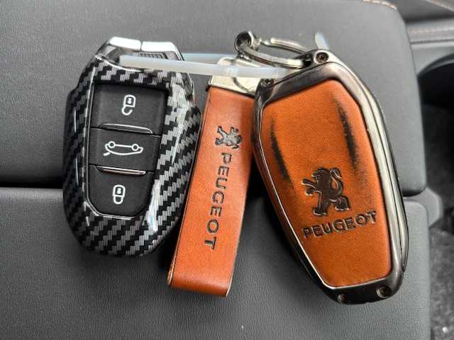 プジョー ３００８ GT ブルー HDi 宮城県 2019(令1)年 4.4万km グレーⅡ 登録時走行距離43960km/純正ＳＤナビ/Ｂｌｕｅｔｏｏｔｈ／ＡＭ／ＦＭ/追従クルーズコントロール/クロームドアミラー/GTエンブレム/ＥＴＣ・2.0/バックカメラ/ドライブレコーダー/ルーフレール/パノラミックガラスルーフ/シートマッサージ/パフュームディフューザー/プッシュスタート/オートエアコン/シートヒータ/冬タイヤ付き２３年式(215/65R/17)/純正アルミホイール/フルエアロ/コーナーセンサー