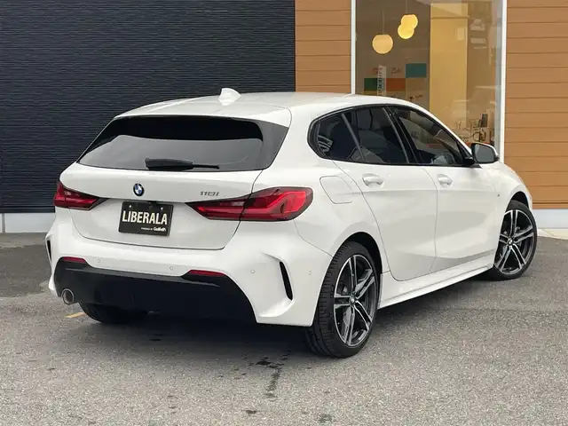 ＢＭＷ １１８ｉ Mスポーツ 栃木県 2020(令2)年 3.9万km 白 コンフォートアクセス/インテリジェントセーフティ/アンビエントライト/ナビ/バックカメラ/ミラーETC/パークディスタンス/レーンキープアシスト/ブラインドスポット/ACC/ワイヤレスチャージ/ドライブレコーダー/パワーテールゲート/LEDヘッドらイト/オートライト/ハーフレザーシート/D席パワーシート