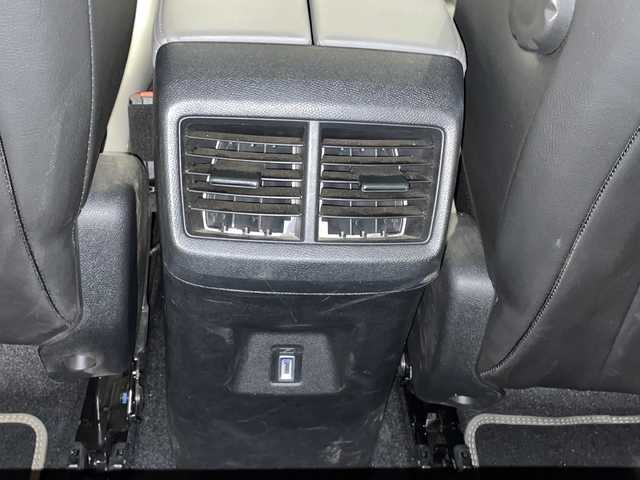 シトロエン シトロエン Ｃ５ エアクロス シャイン 新潟県 2021(令3)年 3.7万km ブランナクレ 8インチタッチスクリーン/・Bluetooth、AM/FM/Apple CarPlay、Android Auto/バックカメラ/アクティブセーフティブレーキ（被害軽減ブレーキ）/アクティブクルーズコントロール（ブレーキサポート付）/ハイウェイドライブアシスト/ （トラフィックジャムアシスト＋レーンポジショニングアシスト）/アクティブブラインドスポットモニター/インテリジェントハイビーム/ハンズフリー電動テールゲート/スマートキー/エンジンスタートボタン/グリップコントロール（ヒルディセントコントロール付）/スマートフォンワイヤレスチャージャー/運転席パワーシート/18インチアロイホイール/ハーフレザーシート/純正フロアマット