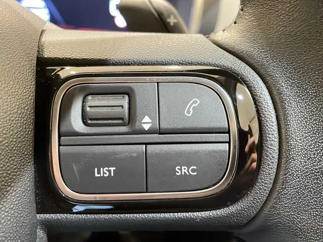 シトロエン シトロエン Ｃ５ エアクロス シャイン 新潟県 2021(令3)年 3.7万km ブランナクレ 8インチタッチスクリーン/・Bluetooth、AM/FM/Apple CarPlay、Android Auto/バックカメラ/アクティブセーフティブレーキ（被害軽減ブレーキ）/アクティブクルーズコントロール（ブレーキサポート付）/ハイウェイドライブアシスト/ （トラフィックジャムアシスト＋レーンポジショニングアシスト）/アクティブブラインドスポットモニター/インテリジェントハイビーム/ハンズフリー電動テールゲート/スマートキー/エンジンスタートボタン/グリップコントロール（ヒルディセントコントロール付）/スマートフォンワイヤレスチャージャー/運転席パワーシート/18インチアロイホイール/ハーフレザーシート/純正フロアマット