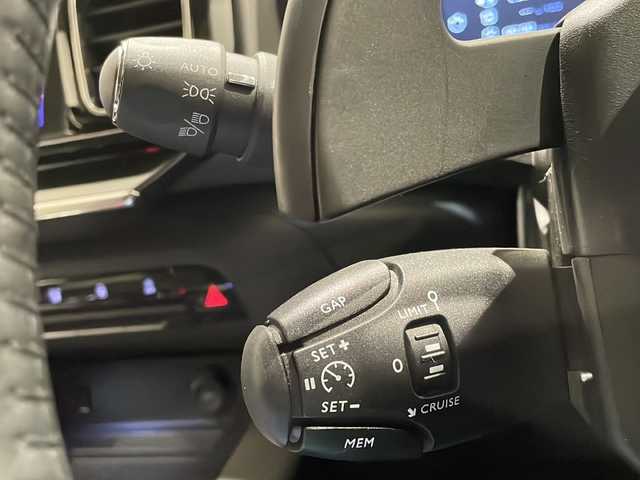 シトロエン シトロエン Ｃ５ エアクロス シャイン 新潟県 2021(令3)年 3.7万km ブランナクレ 8インチタッチスクリーン/・Bluetooth、AM/FM/Apple CarPlay、Android Auto/バックカメラ/アクティブセーフティブレーキ（被害軽減ブレーキ）/アクティブクルーズコントロール（ブレーキサポート付）/ハイウェイドライブアシスト/ （トラフィックジャムアシスト＋レーンポジショニングアシスト）/アクティブブラインドスポットモニター/インテリジェントハイビーム/ハンズフリー電動テールゲート/スマートキー/エンジンスタートボタン/グリップコントロール（ヒルディセントコントロール付）/スマートフォンワイヤレスチャージャー/運転席パワーシート/18インチアロイホイール/ハーフレザーシート/純正フロアマット