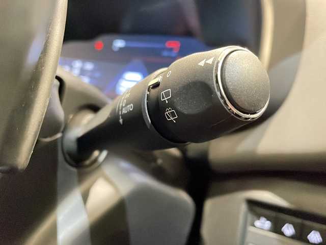 シトロエン シトロエン Ｃ５ エアクロス シャイン 新潟県 2021(令3)年 3.7万km ブランナクレ 8インチタッチスクリーン/・Bluetooth、AM/FM/Apple CarPlay、Android Auto/バックカメラ/アクティブセーフティブレーキ（被害軽減ブレーキ）/アクティブクルーズコントロール（ブレーキサポート付）/ハイウェイドライブアシスト/ （トラフィックジャムアシスト＋レーンポジショニングアシスト）/アクティブブラインドスポットモニター/インテリジェントハイビーム/ハンズフリー電動テールゲート/スマートキー/エンジンスタートボタン/グリップコントロール（ヒルディセントコントロール付）/スマートフォンワイヤレスチャージャー/運転席パワーシート/18インチアロイホイール/ハーフレザーシート/純正フロアマット