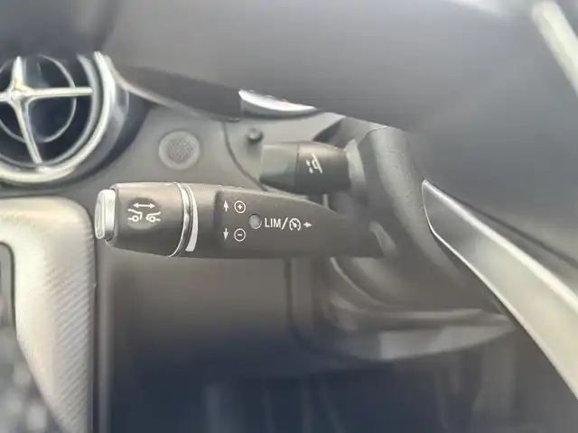 メルセデス・ベンツ ＳＬＣ１８０ スポーツ ファイナルED 京都府 2020(令2)年 2.8万km ポーラホワイト レーダーセーフティパッケージ/・アクティブディスタンスアシストディストロニック/・アクティブブレーキアシスト/・レーンキーピングアシスト/・ブラインドスポットアシスト/純正マルチナビ、地デジ、Bluetooth/ バックカメラ/オートライト/クルーズコントロール/前席シートヒーター/前席パワーシート/運転席メモリーシート/保証書/取扱説明書