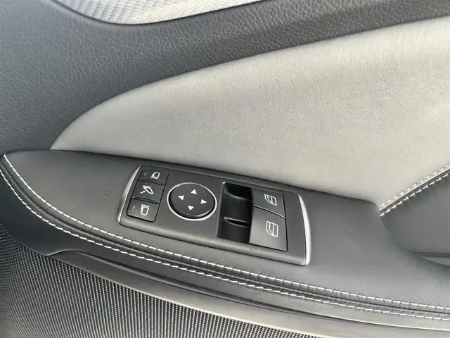 メルセデス・ベンツ ＳＬＣ１８０ スポーツ ファイナルED 京都府 2020(令2)年 2.8万km ポーラホワイト レーダーセーフティパッケージ/・アクティブディスタンスアシストディストロニック/・アクティブブレーキアシスト/・レーンキーピングアシスト/・ブラインドスポットアシスト/純正マルチナビ、地デジ、Bluetooth/ バックカメラ/オートライト/クルーズコントロール/前席シートヒーター/前席パワーシート/運転席メモリーシート/保証書/取扱説明書