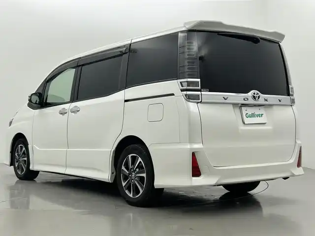 トヨタ ヴォクシー ZS 煌 熊本県 2019(平31)年 6.9万km ホワイトパールクリスタルシャイン アルパインナビEX11Z（ＣＤ・ＤＶＤ・フルセグ・ＢＴ）/アルパインフリップダウンモニター/バックカメラ　/ビルトインＥＴＣ　/両側パワースライドドア　/クルーズコントロール　/プリクラッシュブレーキ　/レーンデェパーチャアラート　/アイドリングストップ/横滑り防止/社外フロアマット/純正16インチAW/オートライト/オートマチックハイビーム/LEDヘッドライト/フォグライト/スマートキー/プッシュスタート
