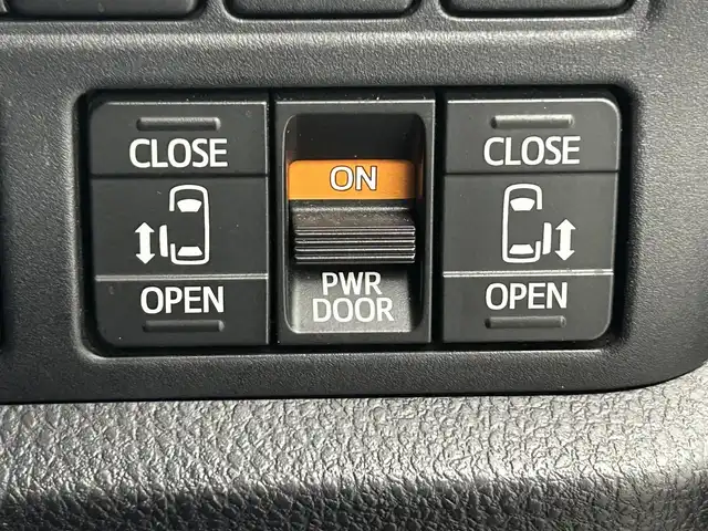 トヨタ ヴォクシー ZS 煌 熊本県 2019(平31)年 6.9万km ホワイトパールクリスタルシャイン アルパインナビEX11Z（ＣＤ・ＤＶＤ・フルセグ・ＢＴ）/アルパインフリップダウンモニター/バックカメラ　/ビルトインＥＴＣ　/両側パワースライドドア　/クルーズコントロール　/プリクラッシュブレーキ　/レーンデェパーチャアラート　/アイドリングストップ/横滑り防止/社外フロアマット/純正16インチAW/オートライト/オートマチックハイビーム/LEDヘッドライト/フォグライト/スマートキー/プッシュスタート