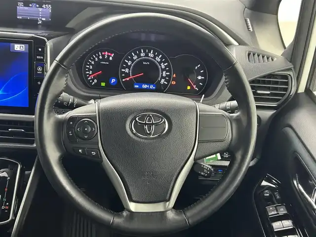 トヨタ ヴォクシー ZS 煌 熊本県 2019(平31)年 6.9万km ホワイトパールクリスタルシャイン アルパインナビEX11Z（ＣＤ・ＤＶＤ・フルセグ・ＢＴ）/アルパインフリップダウンモニター/バックカメラ　/ビルトインＥＴＣ　/両側パワースライドドア　/クルーズコントロール　/プリクラッシュブレーキ　/レーンデェパーチャアラート　/アイドリングストップ/横滑り防止/社外フロアマット/純正16インチAW/オートライト/オートマチックハイビーム/LEDヘッドライト/フォグライト/スマートキー/プッシュスタート