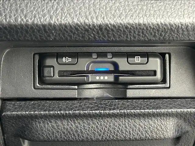 トヨタ ヴォクシー ZS 煌 熊本県 2019(平31)年 6.9万km ホワイトパールクリスタルシャイン アルパインナビEX11Z（ＣＤ・ＤＶＤ・フルセグ・ＢＴ）/アルパインフリップダウンモニター/バックカメラ　/ビルトインＥＴＣ　/両側パワースライドドア　/クルーズコントロール　/プリクラッシュブレーキ　/レーンデェパーチャアラート　/アイドリングストップ/横滑り防止/社外フロアマット/純正16インチAW/オートライト/オートマチックハイビーム/LEDヘッドライト/フォグライト/スマートキー/プッシュスタート