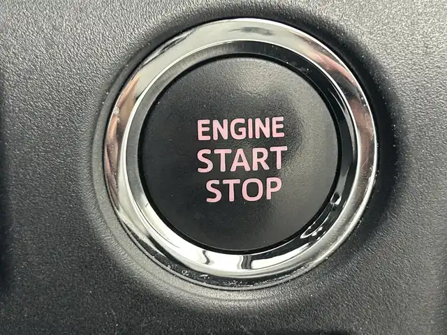 トヨタ ヴォクシー ZS 煌 熊本県 2019(平31)年 6.9万km ホワイトパールクリスタルシャイン アルパインナビEX11Z（ＣＤ・ＤＶＤ・フルセグ・ＢＴ）/アルパインフリップダウンモニター/バックカメラ　/ビルトインＥＴＣ　/両側パワースライドドア　/クルーズコントロール　/プリクラッシュブレーキ　/レーンデェパーチャアラート　/アイドリングストップ/横滑り防止/社外フロアマット/純正16インチAW/オートライト/オートマチックハイビーム/LEDヘッドライト/フォグライト/スマートキー/プッシュスタート