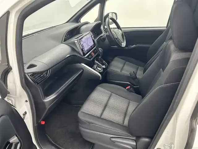 トヨタ ヴォクシー ZS 煌 熊本県 2019(平31)年 6.9万km ホワイトパールクリスタルシャイン アルパインナビEX11Z（ＣＤ・ＤＶＤ・フルセグ・ＢＴ）/アルパインフリップダウンモニター/バックカメラ　/ビルトインＥＴＣ　/両側パワースライドドア　/クルーズコントロール　/プリクラッシュブレーキ　/レーンデェパーチャアラート　/アイドリングストップ/横滑り防止/社外フロアマット/純正16インチAW/オートライト/オートマチックハイビーム/LEDヘッドライト/フォグライト/スマートキー/プッシュスタート