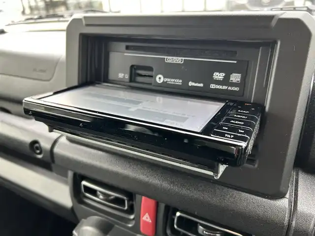 スズキ ジムニー XC 大阪府 2020(令2)年 5.1万km ジャングルグリーン スズキセーフティサポート/・デュアルカメラブレーキーサポート/・クルーズコントロール/・ふらつき警報機能/・車線逸脱警報機能/・ハイビームアシスト/・ダウンヒルアシストコントロール/・アンチロック・ブレーキ・システム/・レーンアシスト/ディーラナビ/・Bluetooth/フルセグTV/CD/DVD/USB/ラジオ/主要装備/・バックカメラ/・シートヒーター/・LEDヘッドライト/・フォグランプ/・ドライブレコーダー前/・ETC