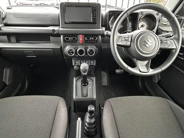 スズキ ジムニー XC 大阪府 2020(令2)年 5.1万km ジャングルグリーン スズキセーフティサポート/・デュアルカメラブレーキーサポート/・クルーズコントロール/・ふらつき警報機能/・車線逸脱警報機能/・ハイビームアシスト/・ダウンヒルアシストコントロール/・アンチロック・ブレーキ・システム/・レーンアシスト/ディーラナビ/・Bluetooth/フルセグTV/CD/DVD/USB/ラジオ/主要装備/・バックカメラ/・シートヒーター/・LEDヘッドライト/・フォグランプ/・ドライブレコーダー前/・ETC