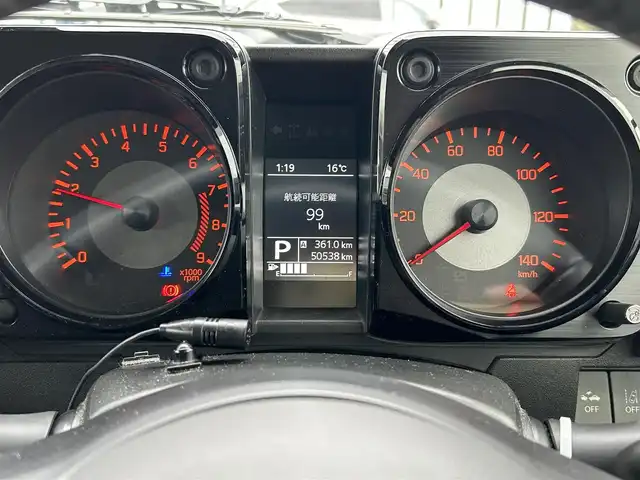 スズキ ジムニー XC 大阪府 2020(令2)年 5.1万km ジャングルグリーン スズキセーフティサポート/・デュアルカメラブレーキーサポート/・クルーズコントロール/・ふらつき警報機能/・車線逸脱警報機能/・ハイビームアシスト/・ダウンヒルアシストコントロール/・アンチロック・ブレーキ・システム/・レーンアシスト/ディーラナビ/・Bluetooth/フルセグTV/CD/DVD/USB/ラジオ/主要装備/・バックカメラ/・シートヒーター/・LEDヘッドライト/・フォグランプ/・ドライブレコーダー前/・ETC