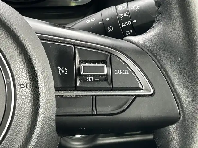 スズキ ジムニー XC 大阪府 2020(令2)年 5.1万km ジャングルグリーン スズキセーフティサポート/・デュアルカメラブレーキーサポート/・クルーズコントロール/・ふらつき警報機能/・車線逸脱警報機能/・ハイビームアシスト/・ダウンヒルアシストコントロール/・アンチロック・ブレーキ・システム/・レーンアシスト/ディーラナビ/・Bluetooth/フルセグTV/CD/DVD/USB/ラジオ/主要装備/・バックカメラ/・シートヒーター/・LEDヘッドライト/・フォグランプ/・ドライブレコーダー前/・ETC