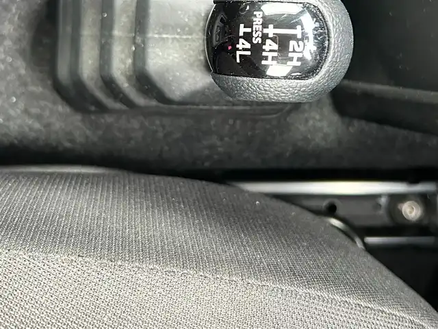 スズキ ジムニー XC 大阪府 2020(令2)年 5.1万km ジャングルグリーン スズキセーフティサポート/・デュアルカメラブレーキーサポート/・クルーズコントロール/・ふらつき警報機能/・車線逸脱警報機能/・ハイビームアシスト/・ダウンヒルアシストコントロール/・アンチロック・ブレーキ・システム/・レーンアシスト/ディーラナビ/・Bluetooth/フルセグTV/CD/DVD/USB/ラジオ/主要装備/・バックカメラ/・シートヒーター/・LEDヘッドライト/・フォグランプ/・ドライブレコーダー前/・ETC