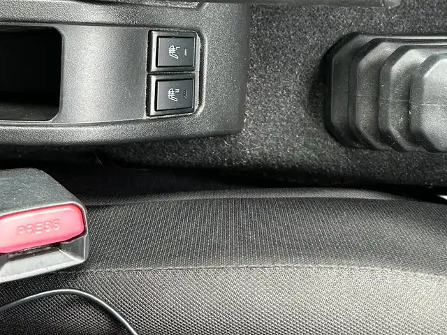 スズキ ジムニー XC 大阪府 2020(令2)年 5.1万km ジャングルグリーン スズキセーフティサポート/・デュアルカメラブレーキーサポート/・クルーズコントロール/・ふらつき警報機能/・車線逸脱警報機能/・ハイビームアシスト/・ダウンヒルアシストコントロール/・アンチロック・ブレーキ・システム/・レーンアシスト/ディーラナビ/・Bluetooth/フルセグTV/CD/DVD/USB/ラジオ/主要装備/・バックカメラ/・シートヒーター/・LEDヘッドライト/・フォグランプ/・ドライブレコーダー前/・ETC