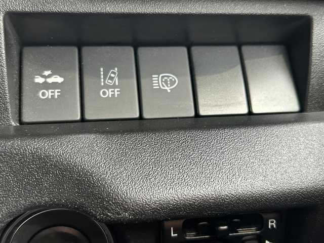 スズキ ジムニー XC 大阪府 2020(令2)年 5.1万km ジャングルグリーン スズキセーフティサポート/・デュアルカメラブレーキーサポート/・クルーズコントロール/・ふらつき警報機能/・車線逸脱警報機能/・ハイビームアシスト/・ダウンヒルアシストコントロール/・アンチロック・ブレーキ・システム/・レーンアシスト/ディーラナビ/・Bluetooth/フルセグTV/CD/DVD/USB/ラジオ/主要装備/・バックカメラ/・シートヒーター/・LEDヘッドライト/・フォグランプ/・ドライブレコーダー前/・ETC