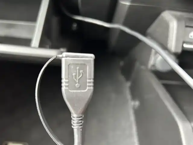 スズキ ジムニー XC 大阪府 2020(令2)年 5.1万km ジャングルグリーン スズキセーフティサポート/・デュアルカメラブレーキーサポート/・クルーズコントロール/・ふらつき警報機能/・車線逸脱警報機能/・ハイビームアシスト/・ダウンヒルアシストコントロール/・アンチロック・ブレーキ・システム/・レーンアシスト/ディーラナビ/・Bluetooth/フルセグTV/CD/DVD/USB/ラジオ/主要装備/・バックカメラ/・シートヒーター/・LEDヘッドライト/・フォグランプ/・ドライブレコーダー前/・ETC