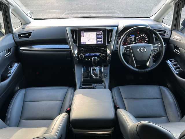 トヨタ アルファード S Cパッケージ 岐阜県 2022(令4)年 2.5万km ホワイトパールクリスタルシャイン /ワンオーナー//ツインサンルーフ//純正9インチディスプレイオーディオ/（Bluetooth/USB/Miracast/FM/AM）//T-Connectナビシステム//13.3インチリアエンターテイメントシステム//純正デジタルインナーミラー//バックカメラ//セーフティセンス//プリクラッシュセーフティ//ロードサインアシスト//レーダークルーズコントロール//レーントレーシングアシスト//アダプティブハイビームシステム//パーキングサポートブレーキ//パワーバックドア//両側パワースライドドア//黒革シート//シートヒーター//エアシート//パワーシート//ステアリングヒーター//3眼LEDヘッドライト//ビルトインETC//エクゼクティブパワーシート//プッシュスタート&スマートキー