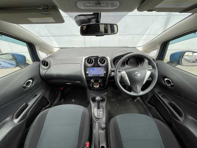 日産 ノート XVセレ +セーフⅡ 千葉県 2016(平28)年 5.5万km シャイニングブルー 衝突軽減ブレーキ/レーンキープアシスト/コーナーセンサー(前後)/純正ナビ(MC315D-W)/フルセグ/BT/DVD/CD/USB/AUX/アラウンドビューモニター/ETC/ステアリングスイッチ/アイドリングストップ/スマートキー/プッシュスタート/LEDヘッドライト/オートライト/電動格納/ウィンカーミラー/フロアマット/サイドバイザー