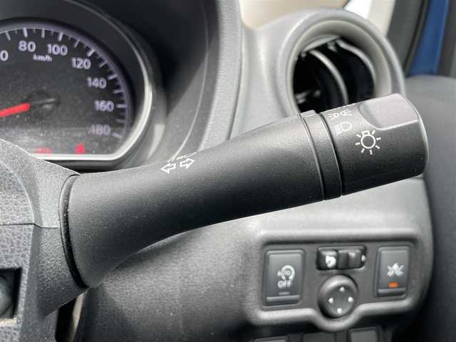日産 ノート XVセレ +セーフⅡ 千葉県 2016(平28)年 5.5万km シャイニングブルー 衝突軽減ブレーキ/レーンキープアシスト/コーナーセンサー(前後)/純正ナビ(MC315D-W)/フルセグ/BT/DVD/CD/USB/AUX/アラウンドビューモニター/ETC/ステアリングスイッチ/アイドリングストップ/スマートキー/プッシュスタート/LEDヘッドライト/オートライト/電動格納/ウィンカーミラー/フロアマット/サイドバイザー