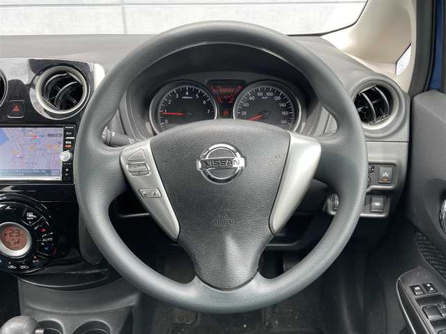 日産 ノート XVセレ +セーフⅡ 千葉県 2016(平28)年 5.5万km シャイニングブルー 衝突軽減ブレーキ/レーンキープアシスト/コーナーセンサー(前後)/純正ナビ(MC315D-W)/フルセグ/BT/DVD/CD/USB/AUX/アラウンドビューモニター/ETC/ステアリングスイッチ/アイドリングストップ/スマートキー/プッシュスタート/LEDヘッドライト/オートライト/電動格納/ウィンカーミラー/フロアマット/サイドバイザー