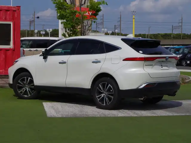 トヨタ ハリアー ハイブリッド G 千葉県 2020(令2)年 6.2万km ホワイトパールクリスタルシャイン Toyota Safety Sense/・プリクラッシュセーフティ/・レーンディパーチャーアラート/・オートハイビーム/・レーダークルーズコントロール/パワーバックドア/デジタルインナーミラー/純正コネクティッドナビ/地デジTV/【Bluetooth接続】/バックカメラ/JBLサウンド/ハーフレザーシート/運転席パワーシート/革巻きステアリング/ステアリングスイッチ/ETC/LEDヘッドライト/純正18インチアルミホイル/サイド/カーテンエアバッグ/スマートキー