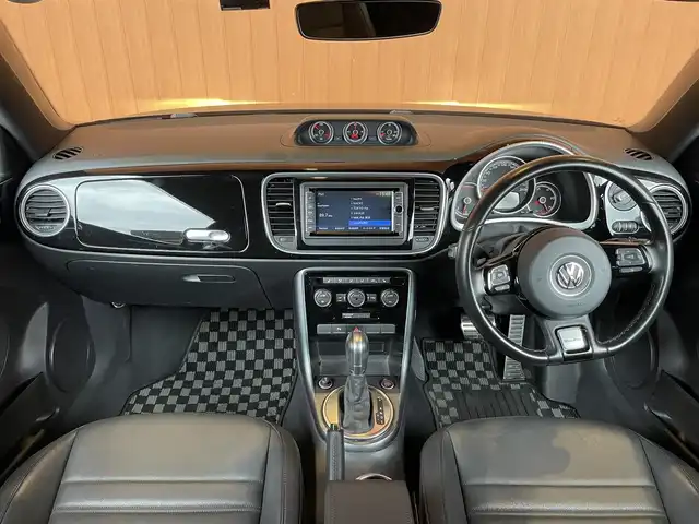 フォルクスワーゲン ザ・ビートル 2．0 Rライン 愛知県 2018(平30)年 4.8万km ディープブラックパールエフェクト 純正ナビ /バックカメラ /フルセグTV /ETC/ドラレコ/プッシュスタート/黒革シート /シートヒーター /パドルシフト/純正三連メーター  /ブラインドスポット/リアスポイラー /レッドキャリパー /純正19インチAW/HIDヘッドライト