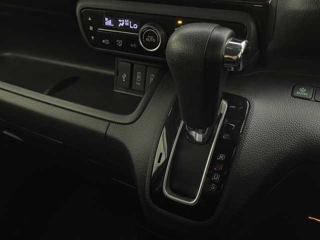 ホンダ Ｎ ＢＯＸ カスタム G L ターボ ホンダセンシング 宮崎県 2018(平30)年 5.2万km クリスタルブラックパール Honda SENSING/〇衝突軽減ブレーキ〈CMBS〉/〇誤発進抑制機能/〇後方誤発進抑制機能/〇歩行者事故低減ステアリング/〇路外逸脱抑制機能/〇ACC〈アダプティブ・クルーズ・コントロール〉/〇LKAS〈車線維持支援システム〉/〇オートハイビーム/〇先行車発進お知らせ機能/〇標識認識機能/純正7型SDナビ/フルセグTV/CD/DVD/Bluetooth/バックカメラ/両側パワースライドドア/パドルシフト/純正15インチAW/合皮シート/ビルトインETC/ドライブレコーダー/LEDヘッドライト/取扱説明書