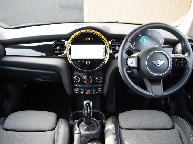 ＭＩＮＩ ミニ クーパー D 埼玉県 2022(令4)年 2.6万km 黒Ⅱ ワンオーナー/ブラックハーフレザー/オートクルーズコントロール/インテリジェントセーフティ/バックカメラ/パークディスタンスコントロール/CarPlay/Bluetooth/シートHI/ETC/横滑り防止装置/アイドリングストップ
