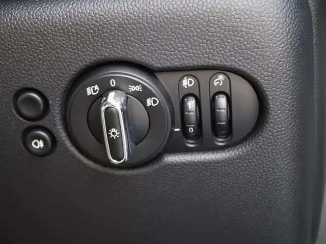 ＭＩＮＩ ミニ クーパー D 埼玉県 2022(令4)年 2.6万km 黒Ⅱ ワンオーナー/ブラックハーフレザー/オートクルーズコントロール/インテリジェントセーフティ/バックカメラ/パークディスタンスコントロール/CarPlay/Bluetooth/シートHI/ETC/横滑り防止装置/アイドリングストップ