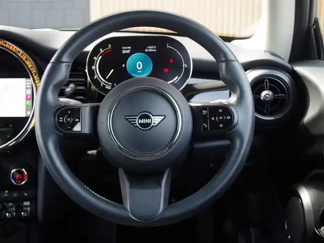 ＭＩＮＩ ミニ クーパー D 埼玉県 2022(令4)年 2.6万km 黒Ⅱ ワンオーナー/ブラックハーフレザー/オートクルーズコントロール/インテリジェントセーフティ/バックカメラ/パークディスタンスコントロール/CarPlay/Bluetooth/シートHI/ETC/横滑り防止装置/アイドリングストップ