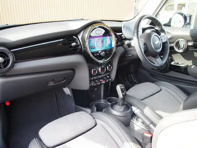 ＭＩＮＩ ミニ クーパー D 埼玉県 2022(令4)年 2.6万km 黒Ⅱ ワンオーナー/ブラックハーフレザー/オートクルーズコントロール/インテリジェントセーフティ/バックカメラ/パークディスタンスコントロール/CarPlay/Bluetooth/シートHI/ETC/横滑り防止装置/アイドリングストップ
