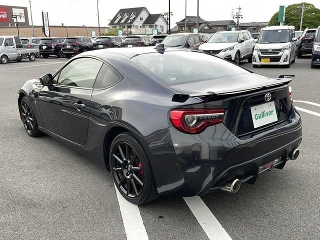 トヨタ ８６ GT リミテッド ブラックPKG 岐阜県 2018(平30)年 6万km ダークグレーメタリック 純正ＳＤナビ　/フルセグテレビ　/ＥＴＣ２．０　/クルコン　/バックカメラ　/コーナーセンサー前後　/オートライト　/エアバッグＷ＋サイド　/ＬＥＤヘッドライト　/スマートキー　/ＭＴモード付ＡＴ　/プッシュスタート/レザーシート/シートヒーターD＋N席/純正アルミホイール/ABS/横滑り防止装置/CDチェンジャー/AAC/レッドキャリパー/リヤウイング