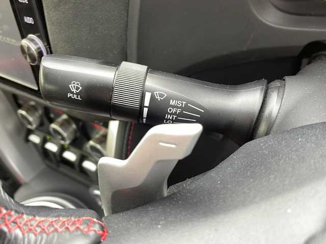 トヨタ ８６ GT リミテッド ブラックPKG 岐阜県 2018(平30)年 6万km ダークグレーメタリック 純正ＳＤナビ　/フルセグテレビ　/ＥＴＣ２．０　/クルコン　/バックカメラ　/コーナーセンサー前後　/オートライト　/エアバッグＷ＋サイド　/ＬＥＤヘッドライト　/スマートキー　/ＭＴモード付ＡＴ　/プッシュスタート/レザーシート/シートヒーターD＋N席/純正アルミホイール/ABS/横滑り防止装置/CDチェンジャー/AAC/レッドキャリパー/リヤウイング