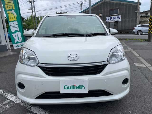 トヨタ パッソ X Lパッケージ 神奈川県 2023(令5)年 0.9万km パールホワイトⅢ 保証書/取扱説明書/純正メモリナビ/（AM/FM/BT/DVD/SD/CD/フルセグTV）/セーフティーアシストIII/オートハイビーム/LEDヘッドライト/オートライト/アイドリングストップ/ドラレコ/コーナーセンサー/バックカメラ/AAC