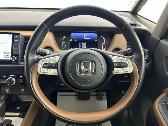 ホンダ フィット e:HEVリュクス 埼玉県 2020(令2)年 4.3万km ルナシルバーM メーカーOPナビ　バックカメラ　前後ドラレコ　レーダークルコン　レーンアシスト　コーナーセンサー　フルセグ　純正AWサマータイヤ車載　ハーフレザー　前席シートヒーター　スペアキー　ワイヤレス充電