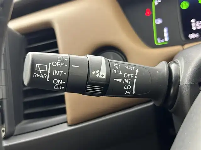 ホンダ フィット e:HEVリュクス 埼玉県 2020(令2)年 4.3万km ルナシルバーM メーカーOPナビ　バックカメラ　前後ドラレコ　レーダークルコン　レーンアシスト　コーナーセンサー　フルセグ　純正AWサマータイヤ車載　ハーフレザー　前席シートヒーター　スペアキー　ワイヤレス充電