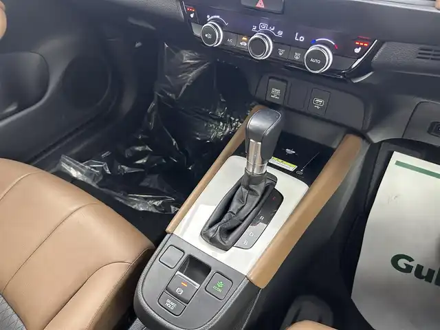 ホンダ フィット e:HEVリュクス 埼玉県 2020(令2)年 4.3万km ルナシルバーM メーカーOPナビ　バックカメラ　前後ドラレコ　レーダークルコン　レーンアシスト　コーナーセンサー　フルセグ　純正AWサマータイヤ車載　ハーフレザー　前席シートヒーター　スペアキー　ワイヤレス充電