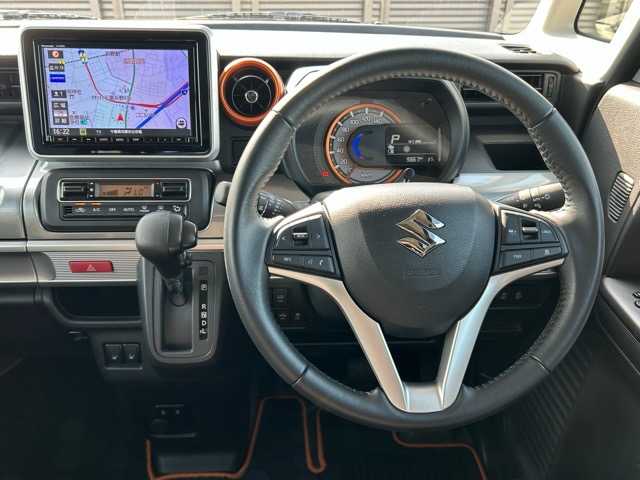 スズキ スペーシア ギア HYBRID XZ 千葉県 2021(令3)年 1万km クールカーキパールメタリック/ガンメタリック2トーン ワンオーナー/純正ナビ/フルセグTV/Bluetooth/両側パワースライドドア/レーダークルーズコントロール/前席シートヒーター/デュアルカメラブレーキサポート/車線逸脱警報/先行車発進お知らせ/標識認識機能/誤発進抑制機能/オートハイビーム/ルーフレール/ウィンカーミラー/プッシュスタート/スマートキー/スペアキー1本/LEDヘッドライト/純正フロアマット/保証書・取扱説明書