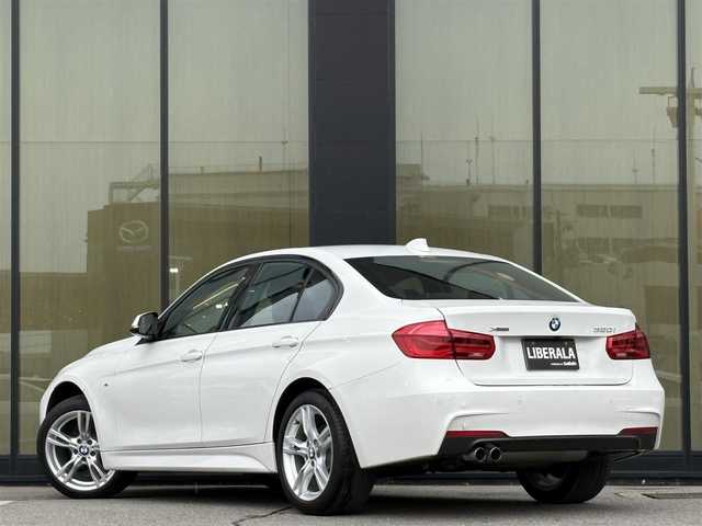ＢＭＷ ３２０ｉ xDrive Mスポーツ 石川県 2018(平30)年 3.4万km 白 ４WD/純正メモリナビ/〈BT／AM／FM／DVD〉/バックカメラ/パワーシート〈前席〉/シートメモリー/ステアリングスイッチ/パドルシフト/パワーバックドア/クルーズコントロール/アイドリングストップ/LEDヘッドライト/オートライト/オートマチックハイビーム/ドライブレコーダー/ビルトインETC