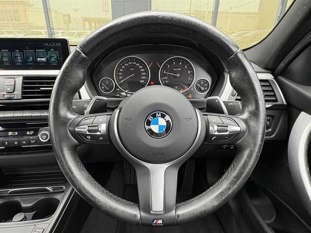 ＢＭＷ ３２０ｉ xDrive Mスポーツ 石川県 2018(平30)年 3.4万km 白 ４WD/純正メモリナビ/〈BT／AM／FM／DVD〉/バックカメラ/パワーシート〈前席〉/シートメモリー/ステアリングスイッチ/パドルシフト/パワーバックドア/クルーズコントロール/アイドリングストップ/LEDヘッドライト/オートライト/オートマチックハイビーム/ドライブレコーダー/ビルトインETC
