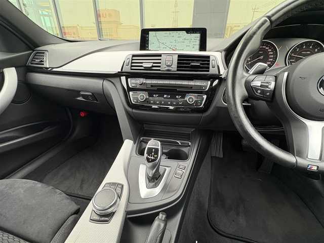 ＢＭＷ ３２０ｉ xDrive Mスポーツ 石川県 2018(平30)年 3.4万km 白 ４WD/純正メモリナビ/〈BT／AM／FM／DVD〉/バックカメラ/パワーシート〈前席〉/シートメモリー/ステアリングスイッチ/パドルシフト/パワーバックドア/クルーズコントロール/アイドリングストップ/LEDヘッドライト/オートライト/オートマチックハイビーム/ドライブレコーダー/ビルトインETC
